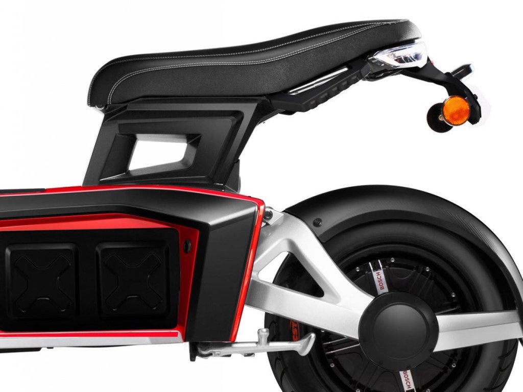 scooter_electrique_3_roues_doohan_itank_50_rouge_clignotants_1024x.jpg